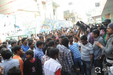 1 Nenokkadine Hungama at RTC Cross Roads